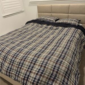 Eddie Bauer Plaid/Navy Reversible 3 piece Comforter Set - Like New